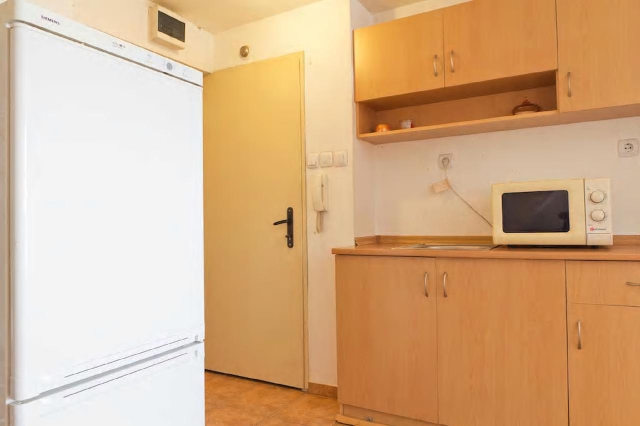 Stay Nexus Near Airport Sofia Bagian luar foto