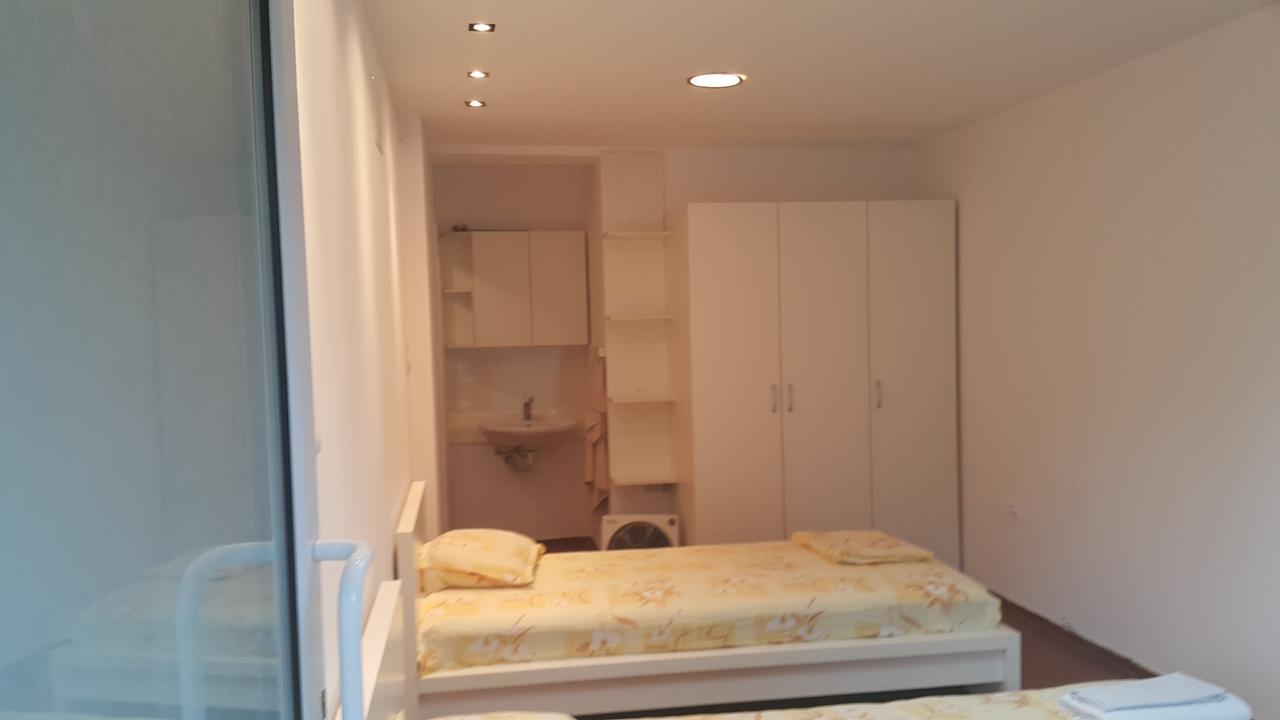 Stay Nexus Near Airport Sofia Bagian luar foto